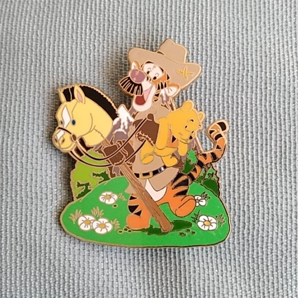 Disney Jewelry - DISNEY TIGGER PIN
